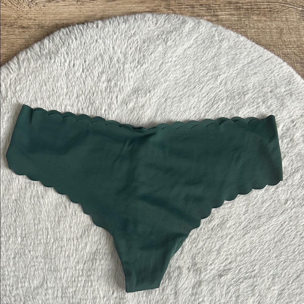 Victoria's Secret Scalloped No Show Thong Panty L